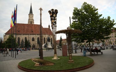 Înainte de a ajunge la Cambridge (UK), grupul statuar „Arhetipuri’’ al sculptorului Liviu Mocan este expus la Cluj-Napoca