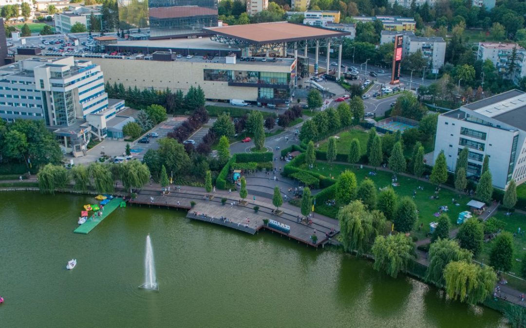 Peste 300.000 de euro investiţie în promenada şI pontonul de pe malul lacului Gheorgheni, din Iulius Parc